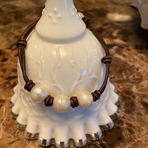 Leather & Pearl bracelet